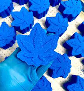 ALT Cosmetics - AWAKEN PEPPERMINT CANNABOMB BATH BOMB | ALT Cosmetics - 1 x 150g | Ease