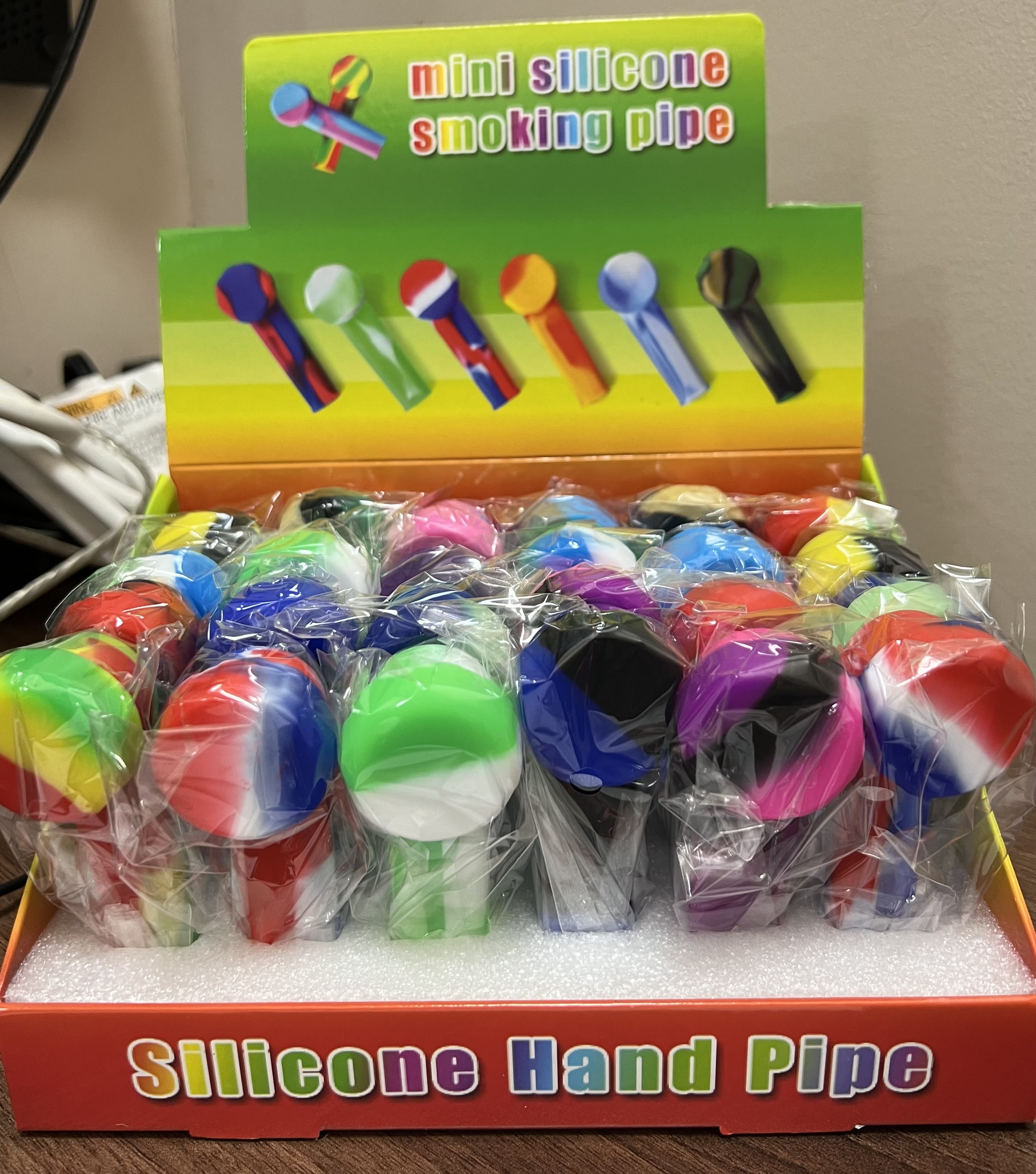 147 Mini SIlicone Pipe W/Screen