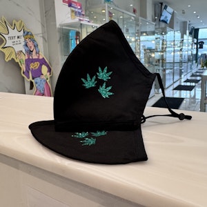 Epik Products - Epik Little Leaves Mask - green glitter on black