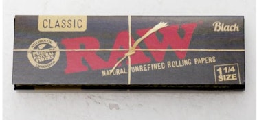 RAW Black Natural Unrefined Rolling Paper
