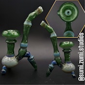 Sumi Zumi Glass - Dry Pipes - Green Stardust/Mystery Adventurine Standing Sherlock